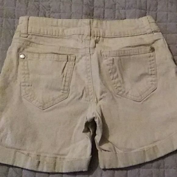 Khaki shorts girls - Picture 2 of 3
